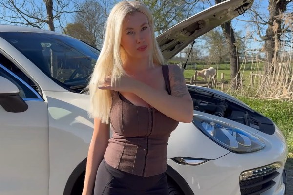 BunnyBlondyX - Fix My Car and You Can Fuck Me